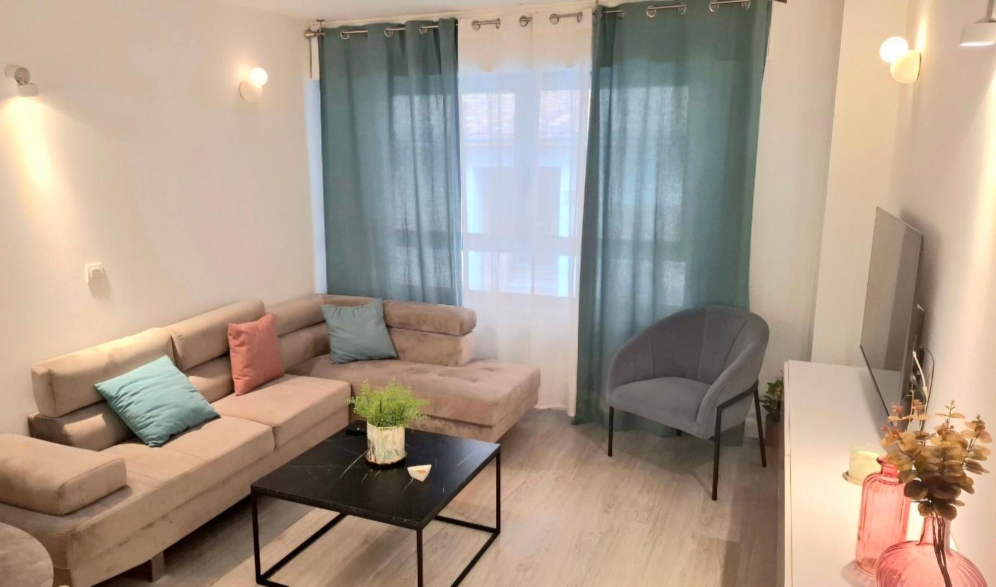 Appartamento Moderno Con Garaje Privado En El Centro De *